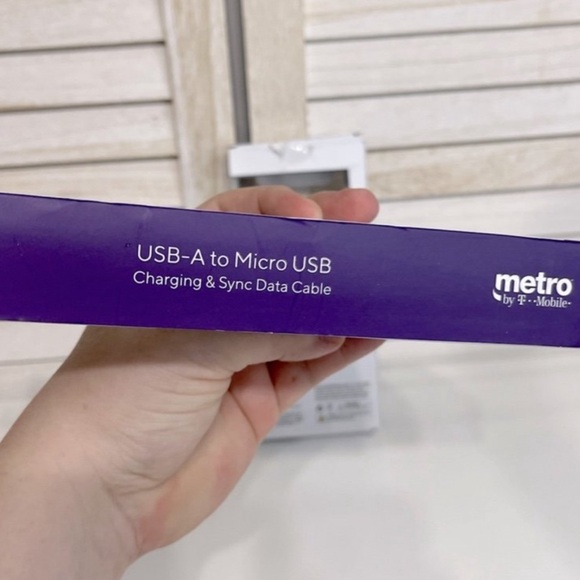 NIB Metro by T-Mobile Dual Port Car Charger & 2 Charging Cables PRICE FIRM - Picture 5 of 6